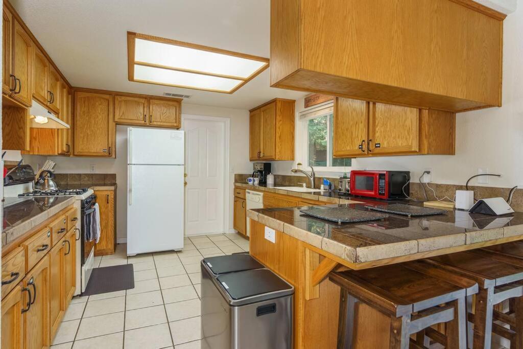 Acorn House - Charming House In Green Heaven With Pool Table With Lovely Backyard Oakhurst Extérieur photo