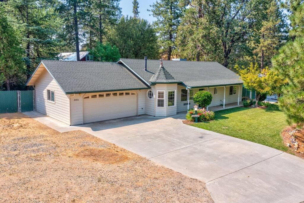 Acorn House - Charming House In Green Heaven With Pool Table With Lovely Backyard Oakhurst Extérieur photo