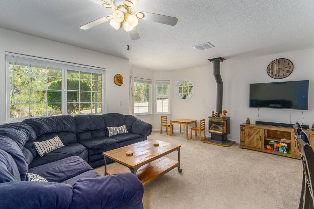 Acorn House - Charming House In Green Heaven With Pool Table With Lovely Backyard Oakhurst Extérieur photo