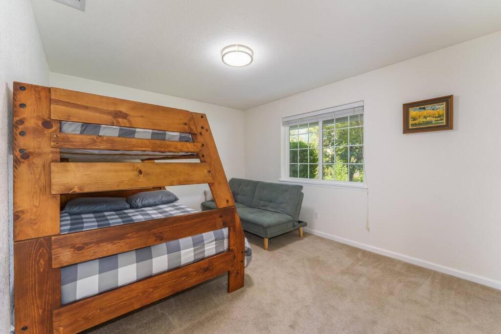 Acorn House - Charming House In Green Heaven With Pool Table With Lovely Backyard Oakhurst Extérieur photo