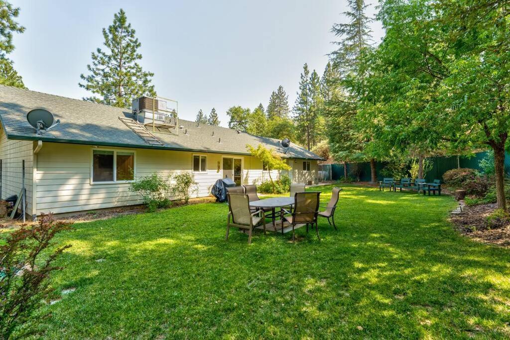 Acorn House - Charming House In Green Heaven With Pool Table With Lovely Backyard Oakhurst Extérieur photo