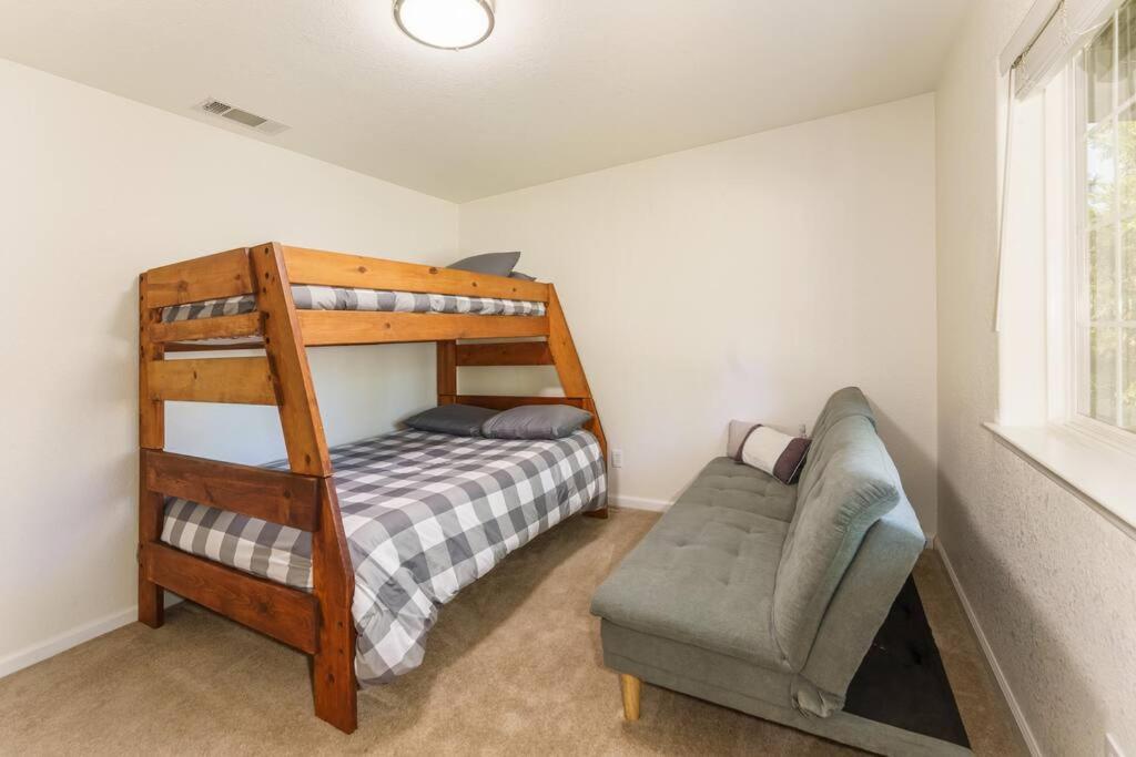 Acorn House - Charming House In Green Heaven With Pool Table With Lovely Backyard Oakhurst Extérieur photo