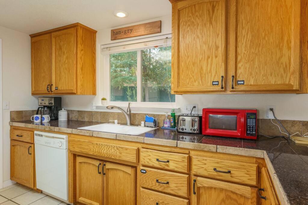 Acorn House - Charming House In Green Heaven With Pool Table With Lovely Backyard Oakhurst Extérieur photo